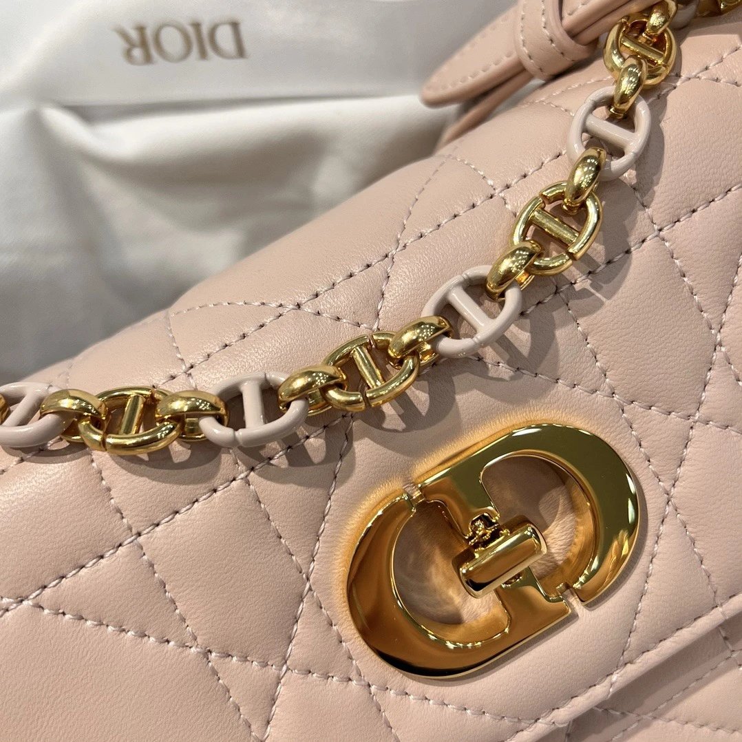 Dior Chain shoulder bag size: 18*12*5.5 cm Model: 5169