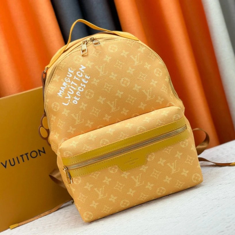 LV Backpack Backpack M46553 Size: 29 x 38 x 20 cm