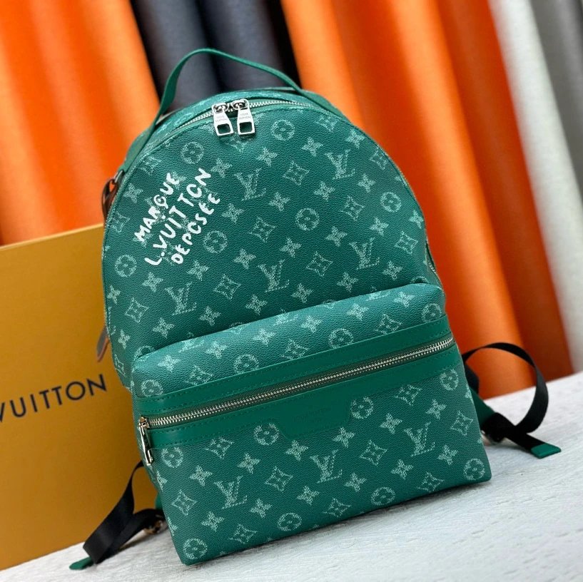 LV Backpack Backpack M46553 Size: 29 x 38 x 20 cm