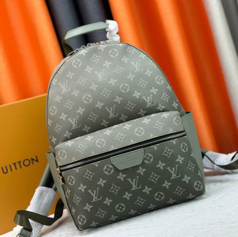 LV Backpack Backpack M46553 Size: 29 x 38 x 20 cm